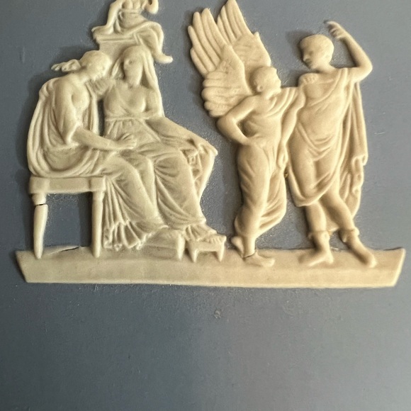 Wedgwood Blue Jasperware, Trinket Box With Lid, 5” Round Scalloped Garden Theme - Picture 3 of 17